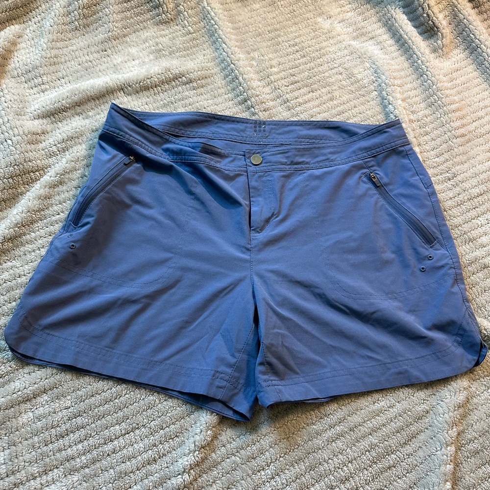 Title Nine Rogue 5” Shorts